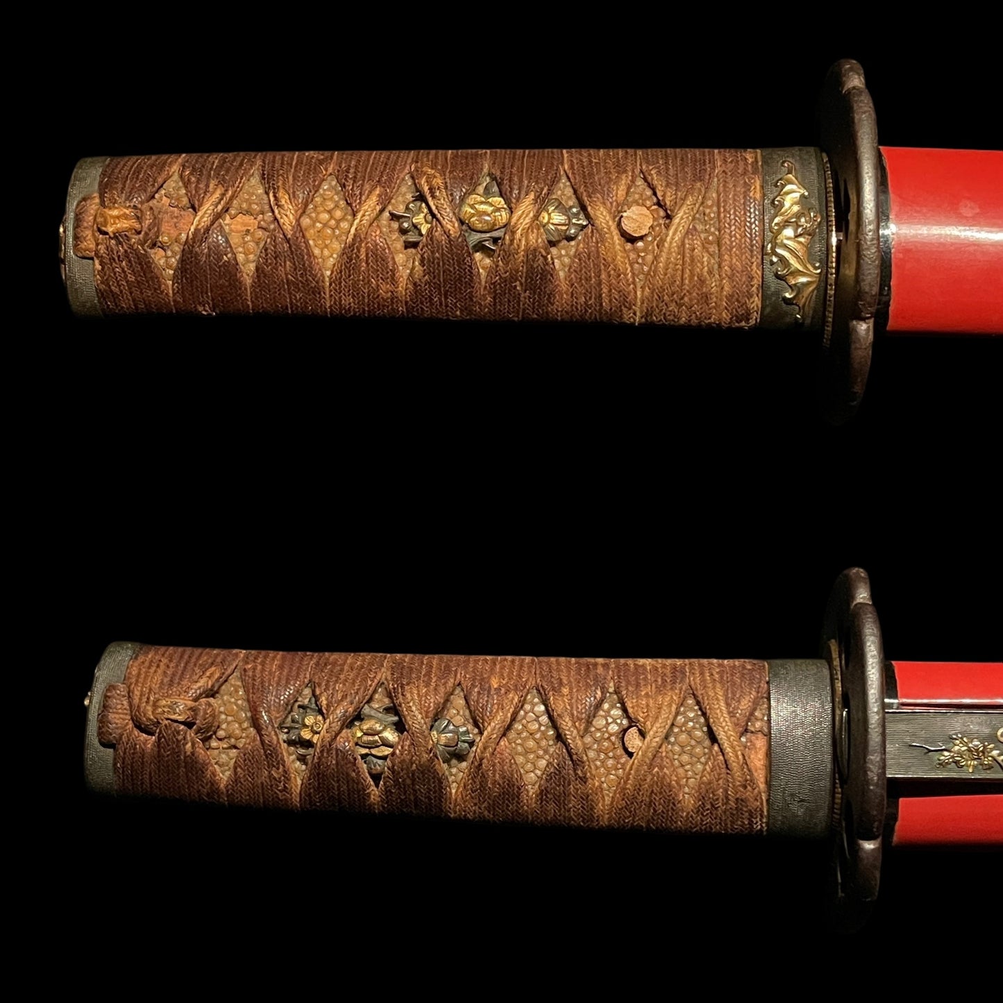 BAT FUCHIKASHIRA Red Wakizashi, with KOZUKA, Edo period mumei