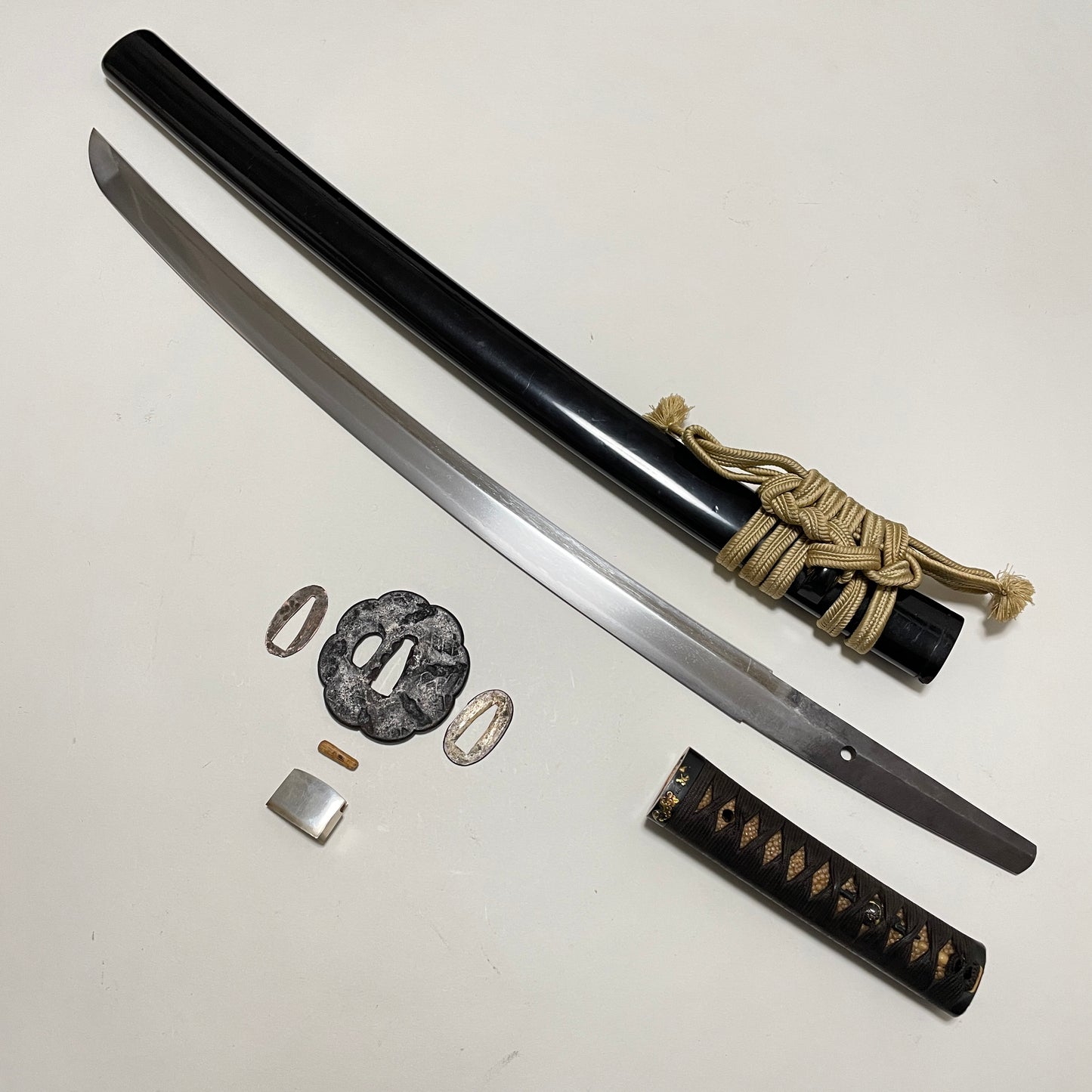 Signed Turnip Fuchikashira 在銘蕪縁頭 Wakizashi, Kabuto Menuki, Edo period mumei