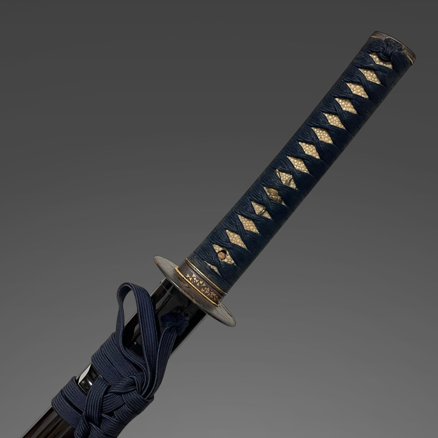 Long Black Wakizashi, Suguha 直刃, Gold inlay Fuchikashira, Edo period mumei