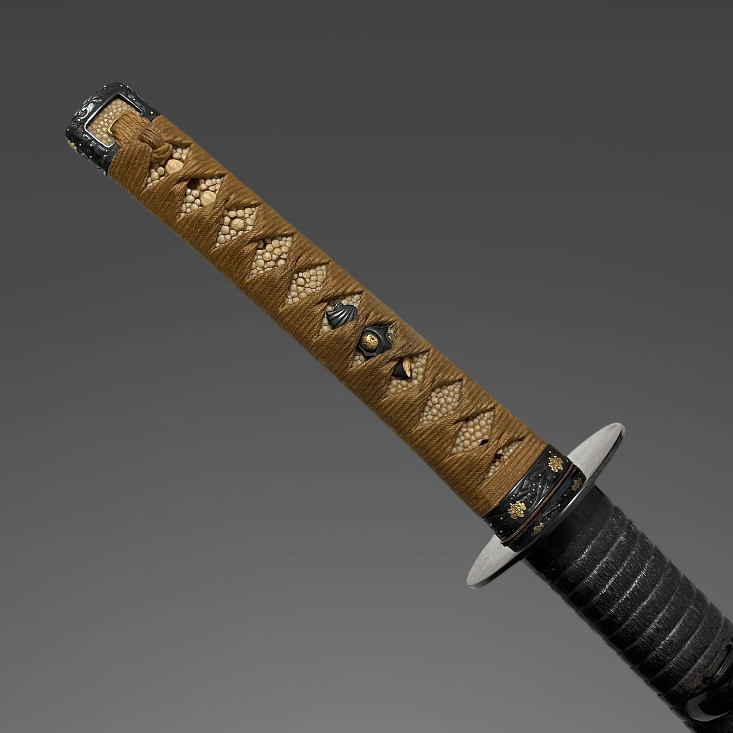 Sue-KOTO KATANA, Shakudo Fuchikashira 赤銅桐波図縁頭, Late Muromachi period mumei