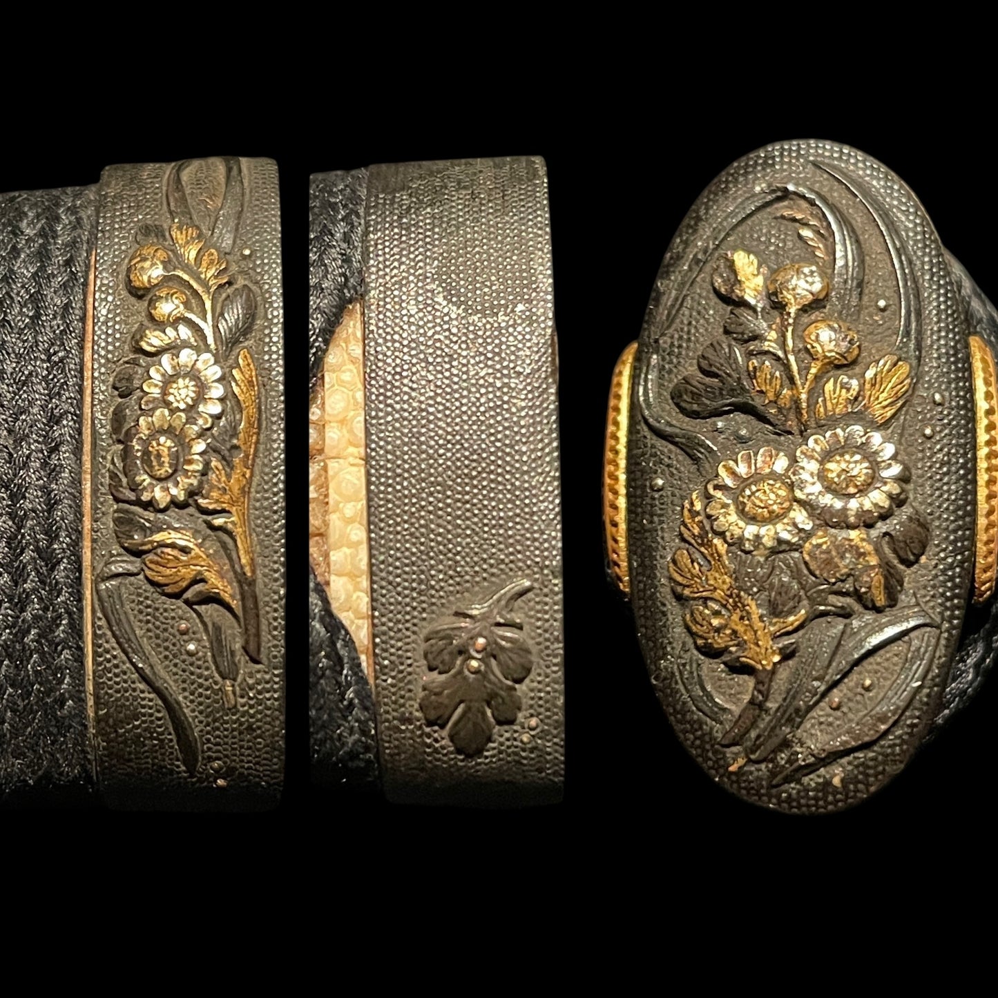 Short Wakizashi Flower Fuchikashira and Menuki, Edo period mumei