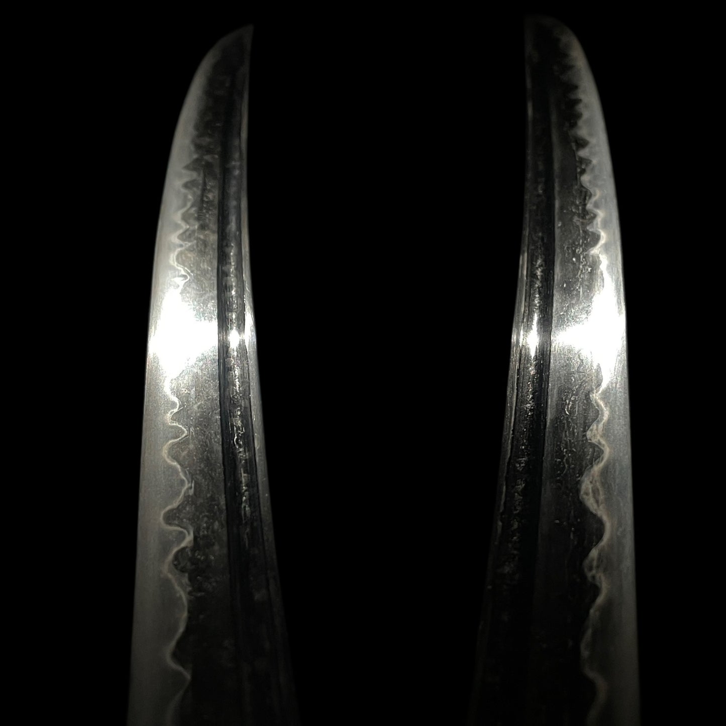Hirazukuri Wakizashi, Frogs and Willows Fuchi, Bohi 棒樋 blade, Muromachi period mumei