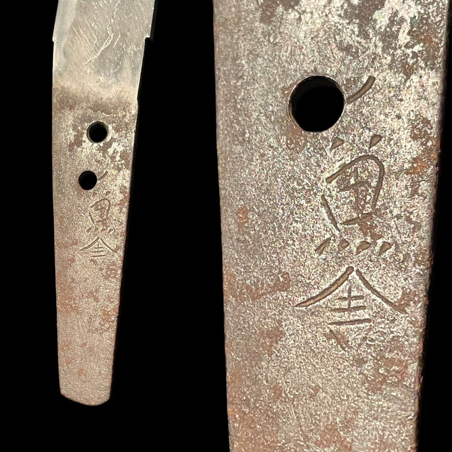 Kaneie 兼舎 signed Hirazukuri TANTO with KOZUKA, Muromachi period