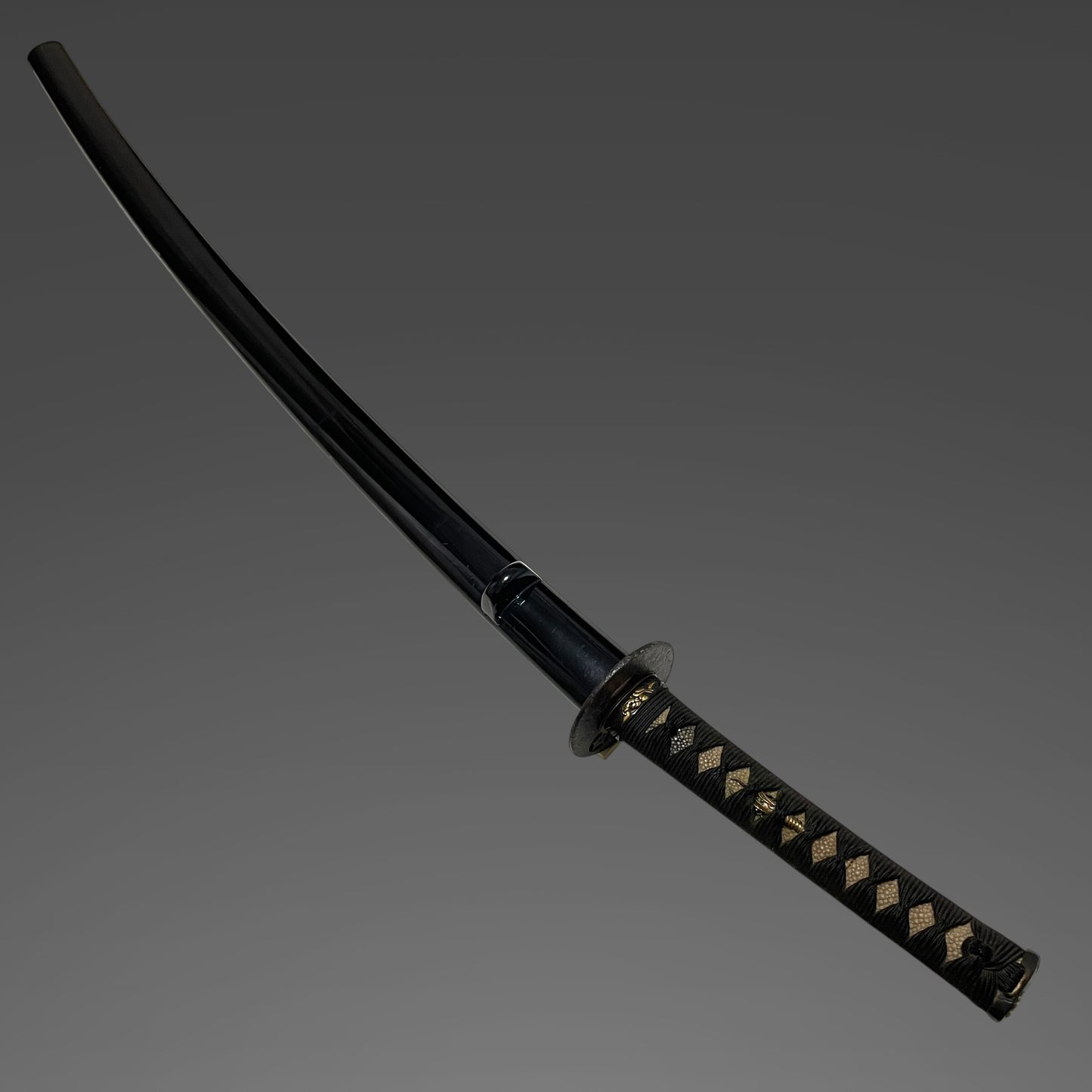 Dragon Fuchikashira Long Wakizashi, Silver Kashu Habaki, Edo period mumei