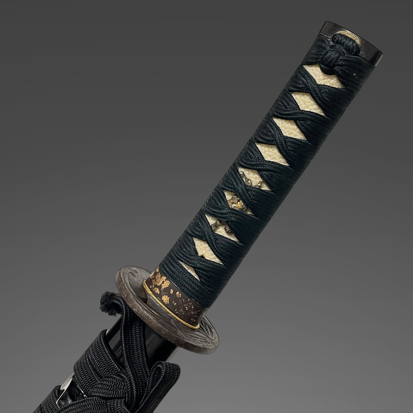 Wide Midare Hamon WAKIZASHI, Yoshimichi 吉道 signed, Edo period, Signed Tsuba