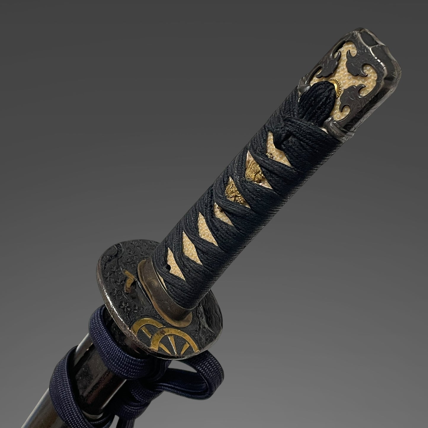 Ichiryu Tomoyoshi 一柳友善 signed Fuchi, Handachi-Koshirae 半太刀拵 Wakizashi, Edo period mumei