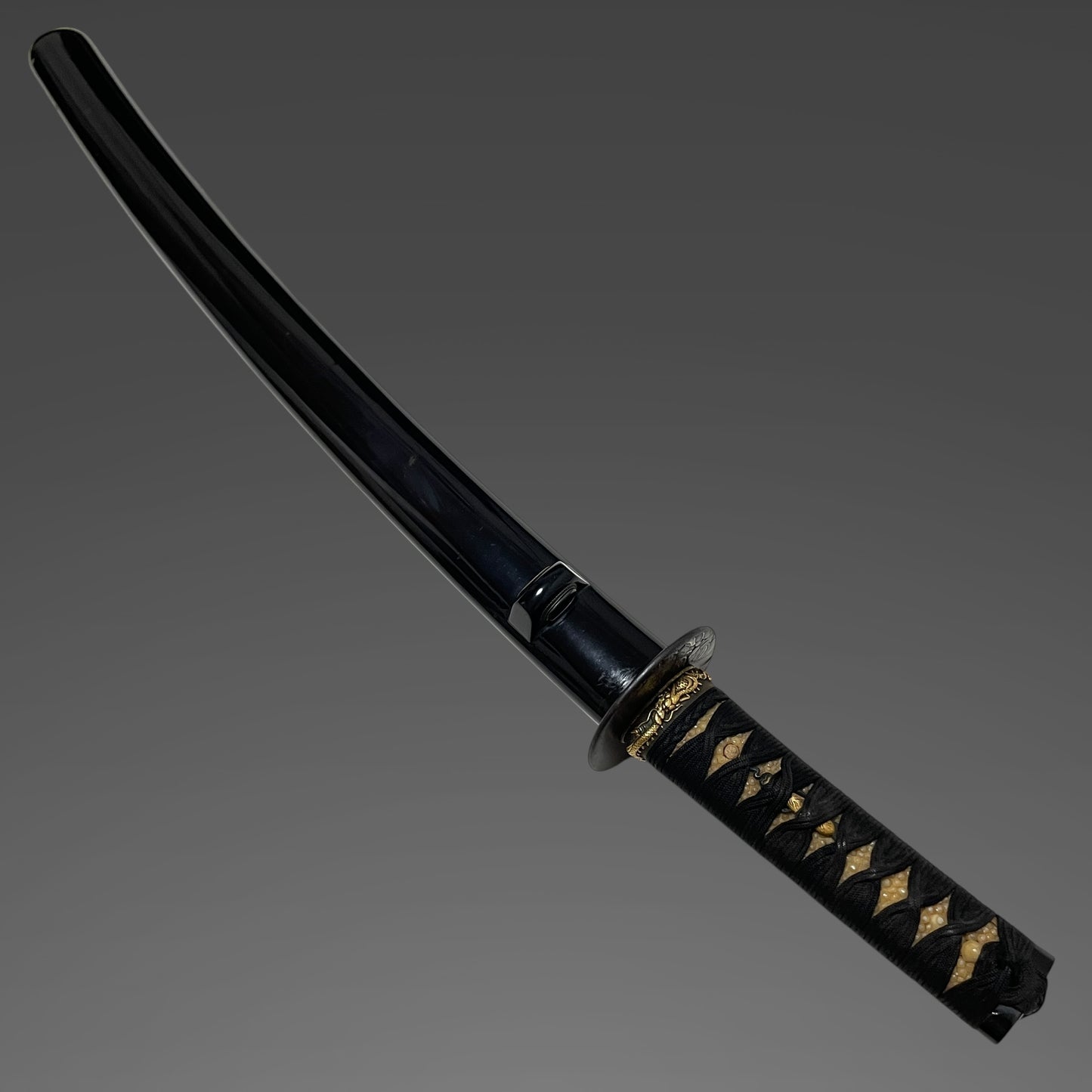Harimadaijo Tadakuni 播磨大掾忠國 signed Wakizashi, Dragon Fuchi, Hotei Tsuba, Edo period