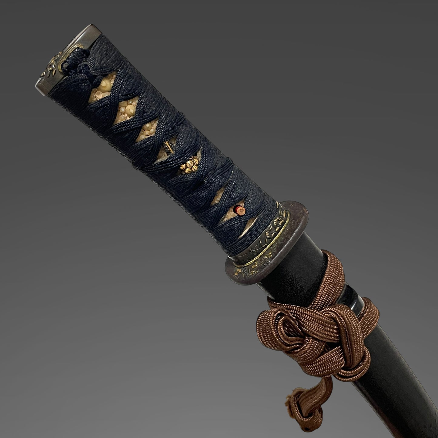 Unokubi-Zukuri 鵜首造 Wakizashi, Crab Fuchikashira, Signed Kozuka, Edo period mumei