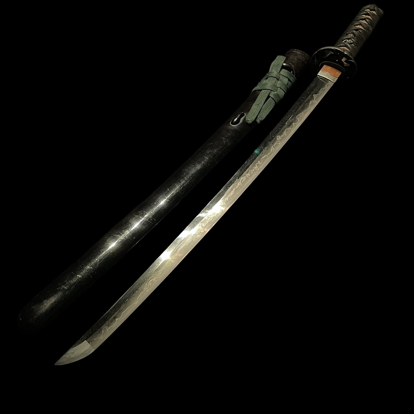 Tsutamon Fuchikashira 蔦紋縁頭 Long Wakizashi, Shakudo Shishi Menuki, Edo period mumei