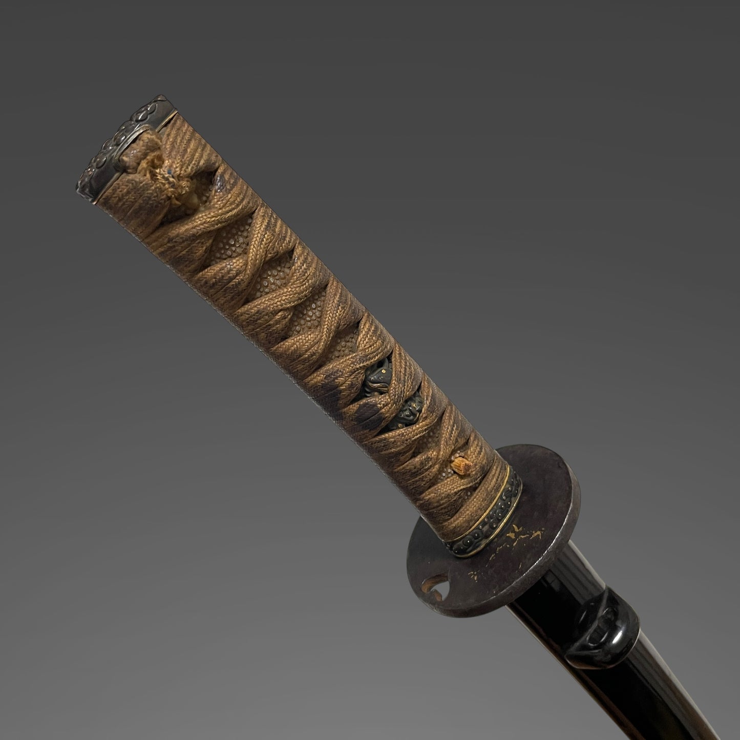 Pine needle Fuchikashira Long Wakizashi, Shishi Menuki, Muromachi period mumei