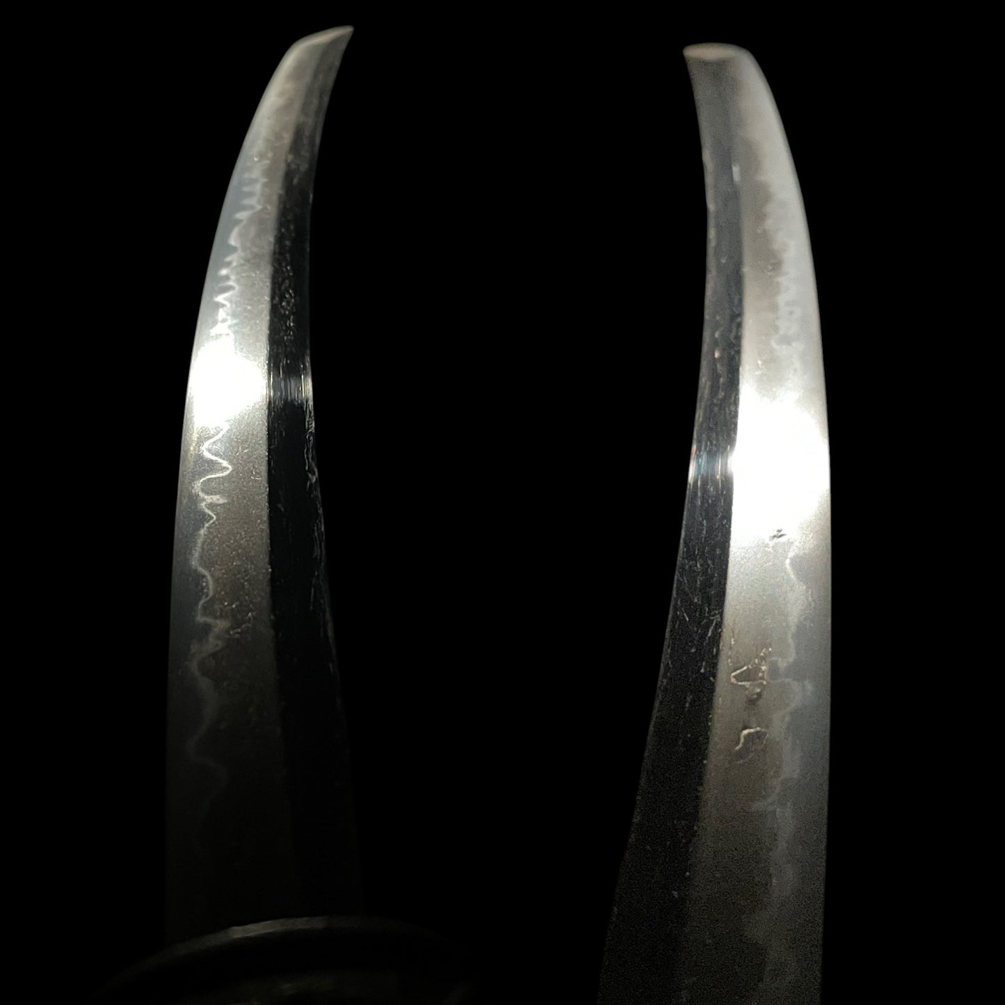 Stunning Hamon Black Wakizashi, Kobayashi Hiroshige 小林廣重 signed Fuchi, Edo period mumei