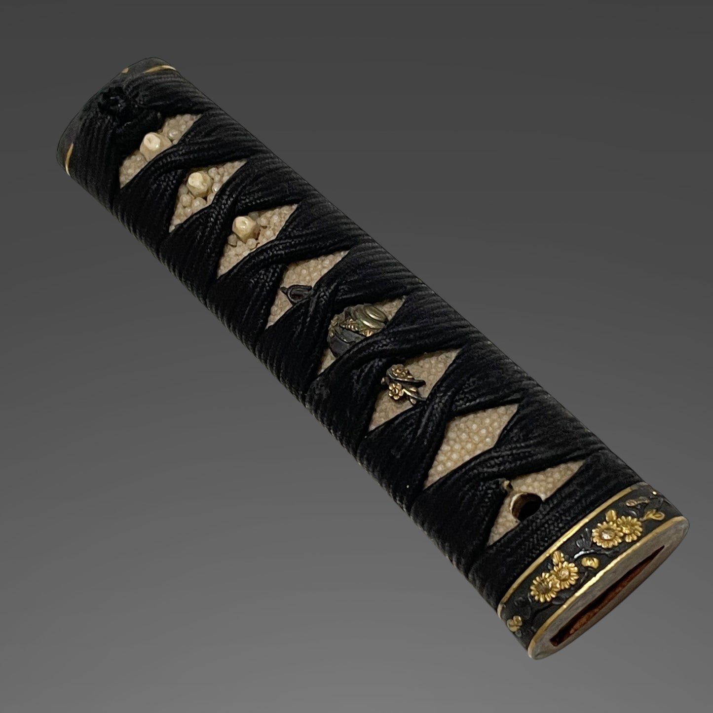 Mino Style Fuchikashira Long Wakizashi, Tadatsugu 忠次 signed Tsuba, Edo peiord mumei