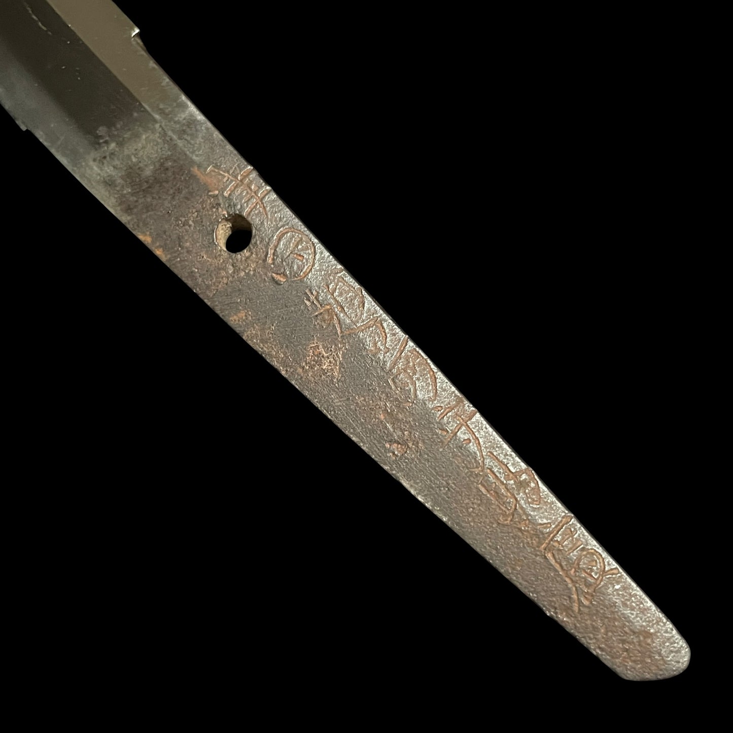 Red Wakizashi Catfish Kozuka,  Tsuda Echizennokami Sukehiro August 1681 signed