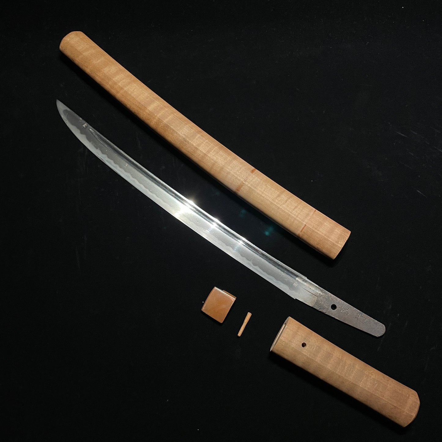 Hirazukuri Bo-hi 棒樋 Wakizashi, Tomoyuki 友行 signed, Edo period