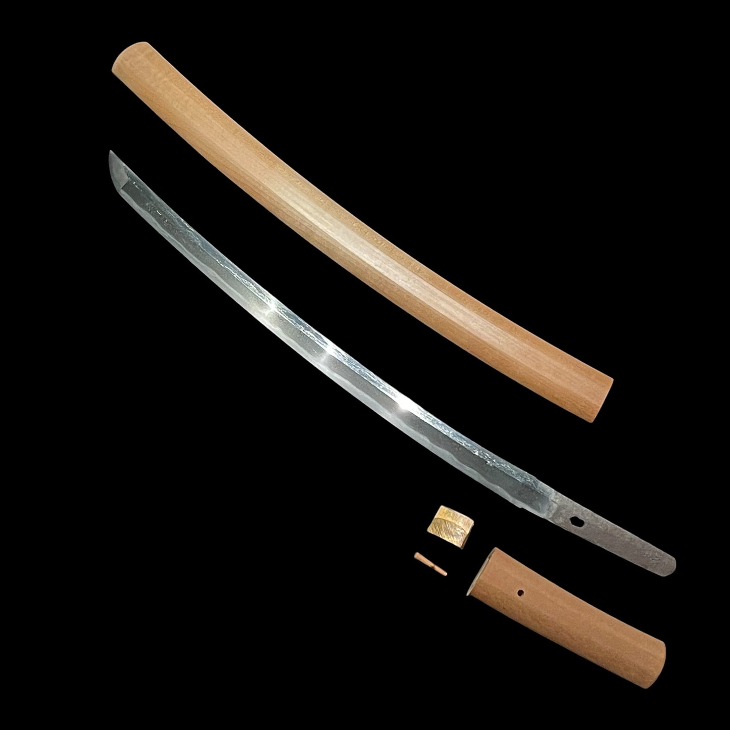 Midareba Short Wakizashi in Shirasaya, Edo period mumei, 395mm (15.55 in.)