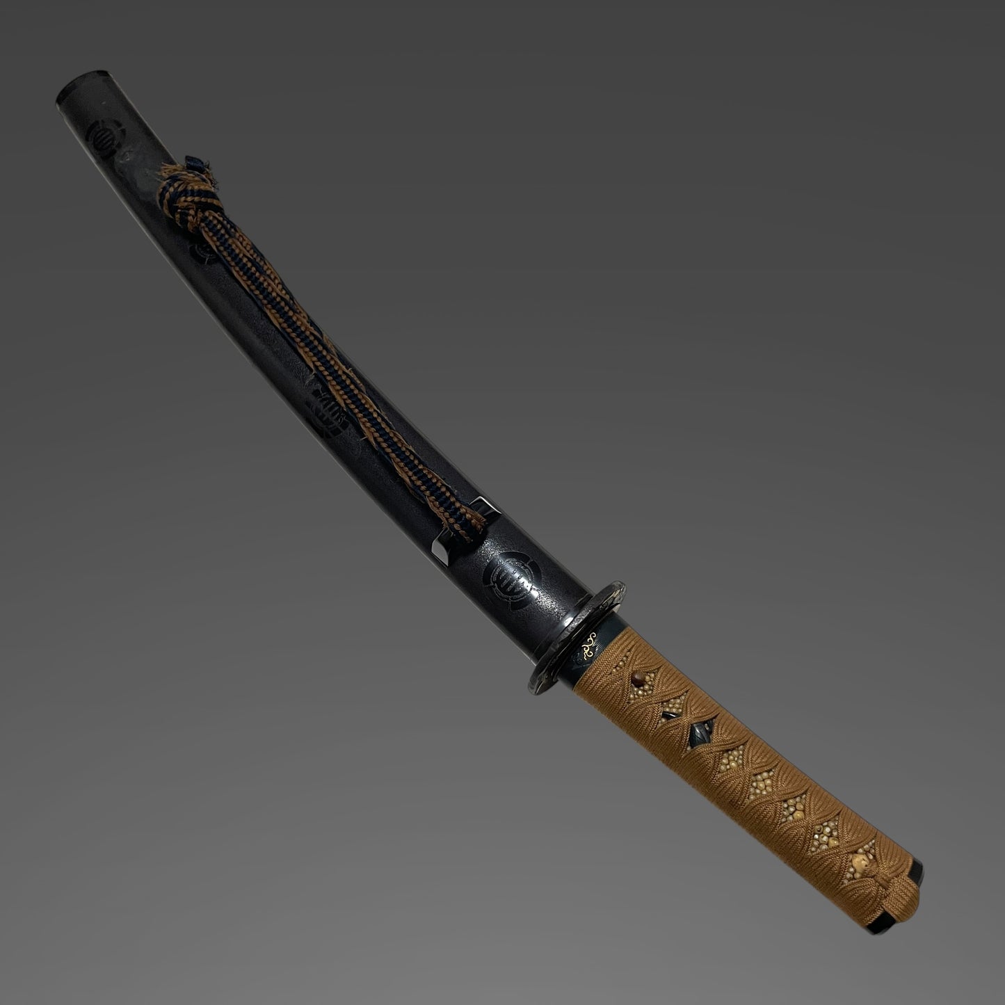 HITATSURA 皆焼 Wakizashi, Dragonfly Tsuba, Family crest Scabbard, Muromachi period mumei