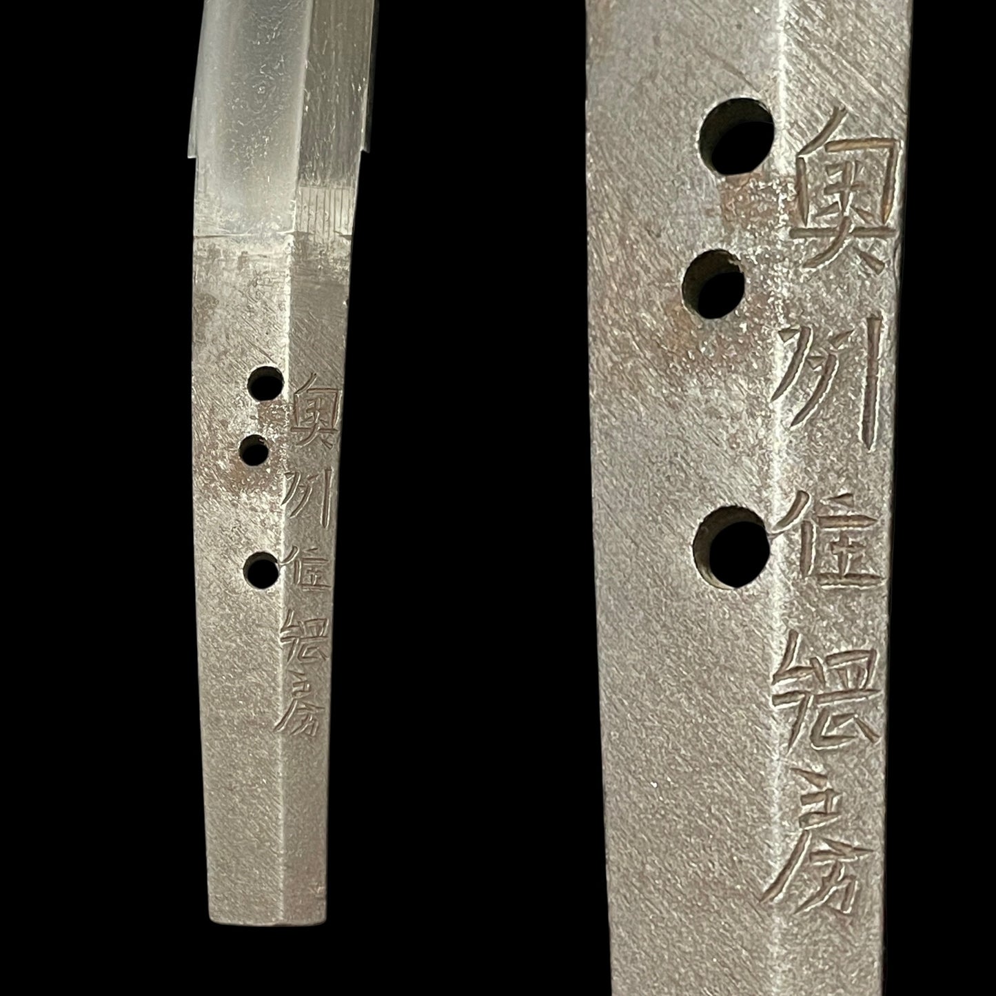 Oshuju Tsunafusa 奥州住綱房 signed Shobuzukuri Wakizashi, Wide and Heavy Blade,