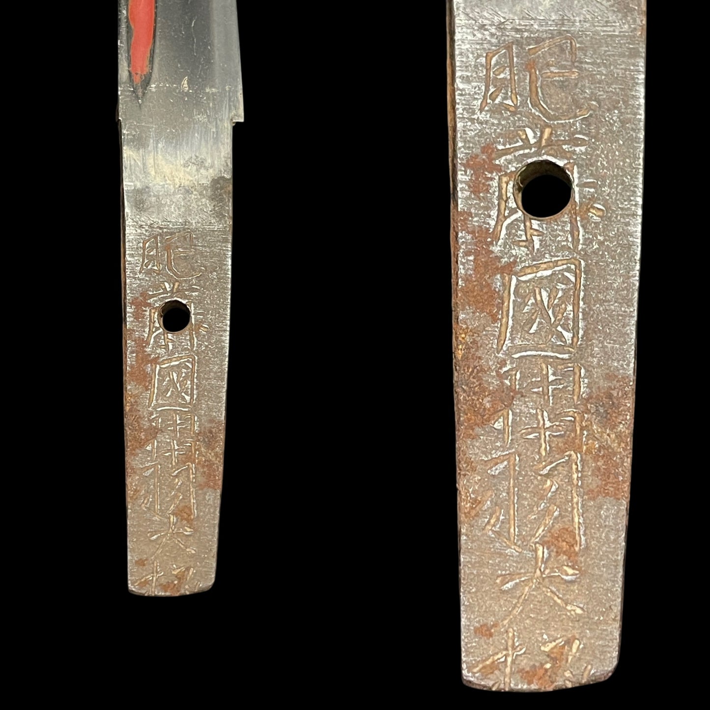 Thick Red TANTO. Hizenkoku Dewadaijo 肥前国出羽大掾 signed, Edo period