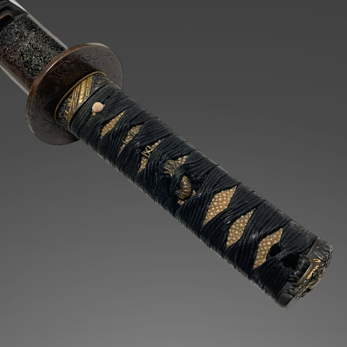 Samurai Fuchikashira 武者縁頭, Long Wakizashi, Suekoto 末古刀, Late Muromachi period