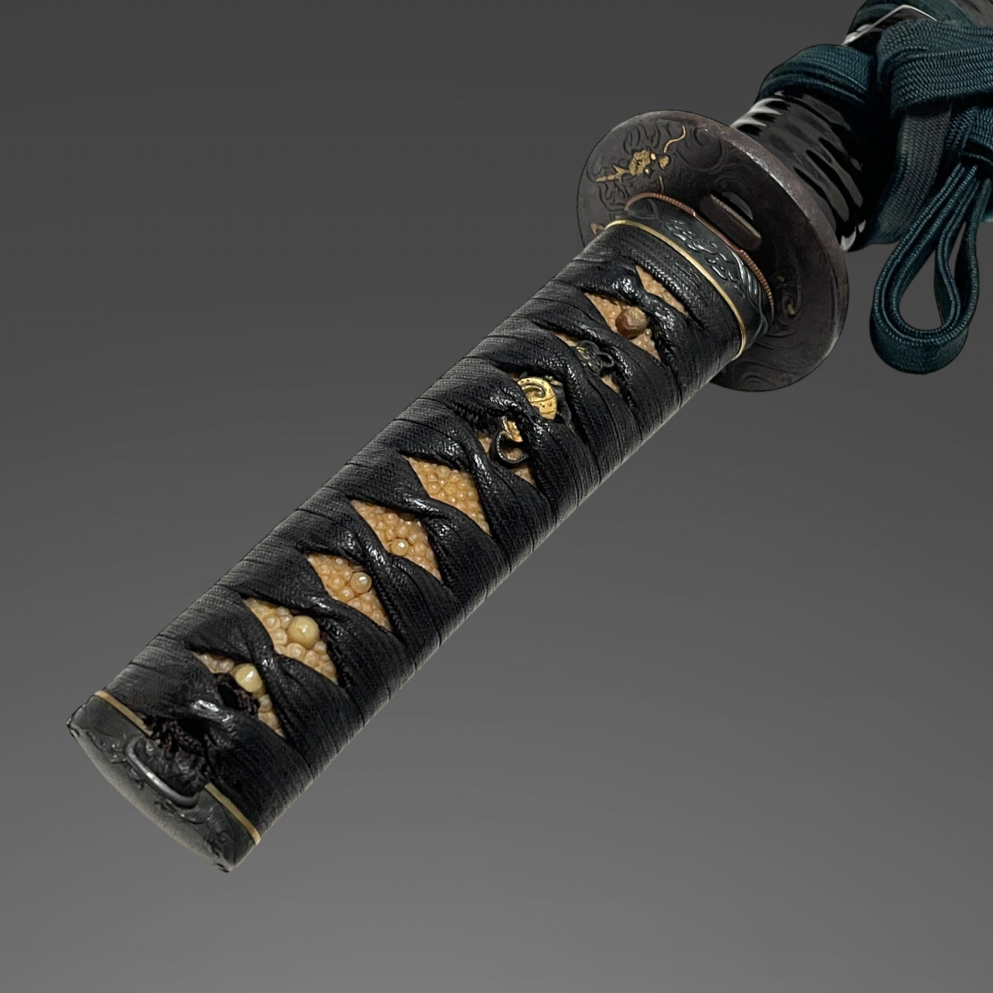 Echizen-Seki 越前関 WAKIZASHI, Signed Dragon Tsuba, with Kozuka, Early Edo period