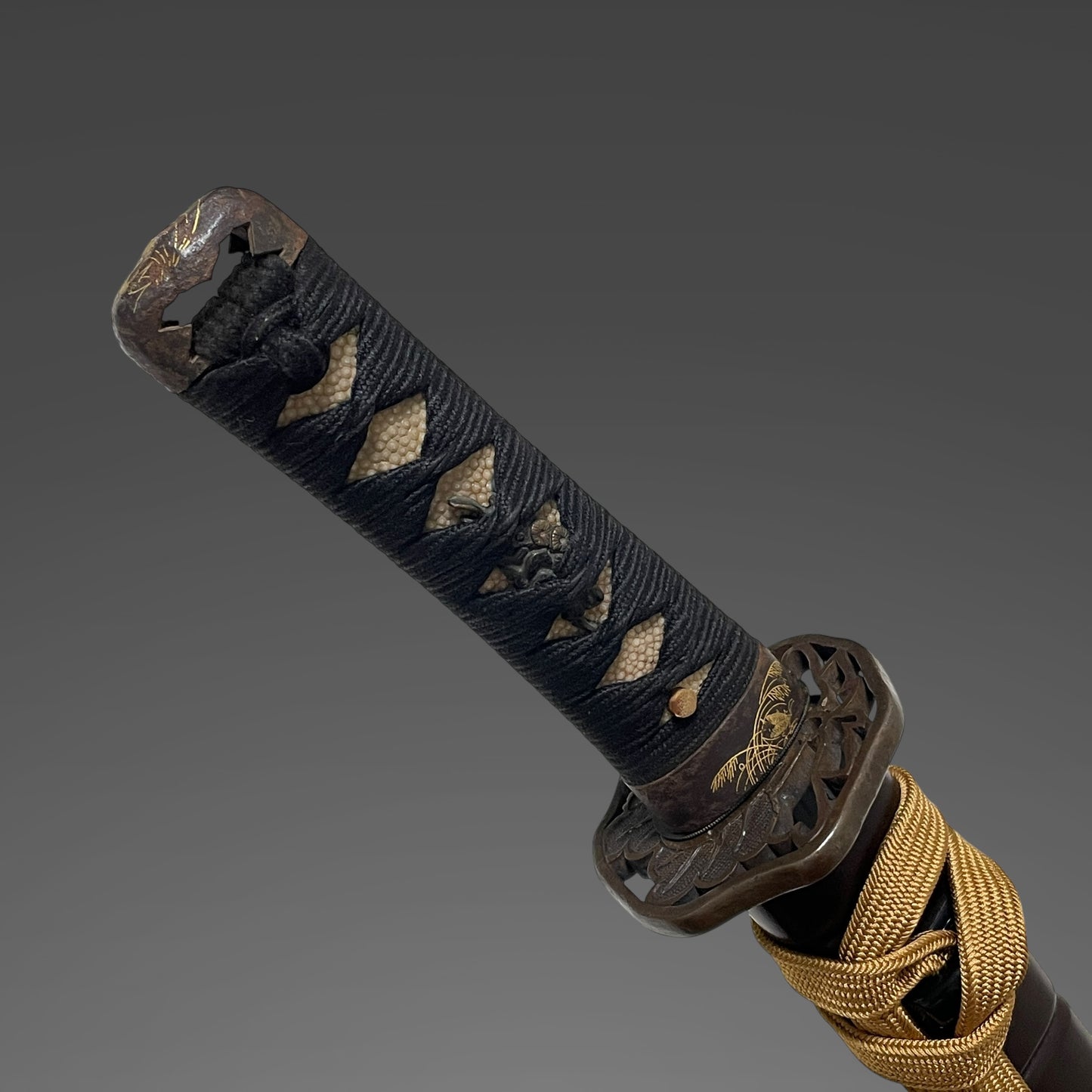 Oozori 大反り Hirazukuri Wakizashi, Pampas grass and crickets Fuchikashira, Edo period mumei