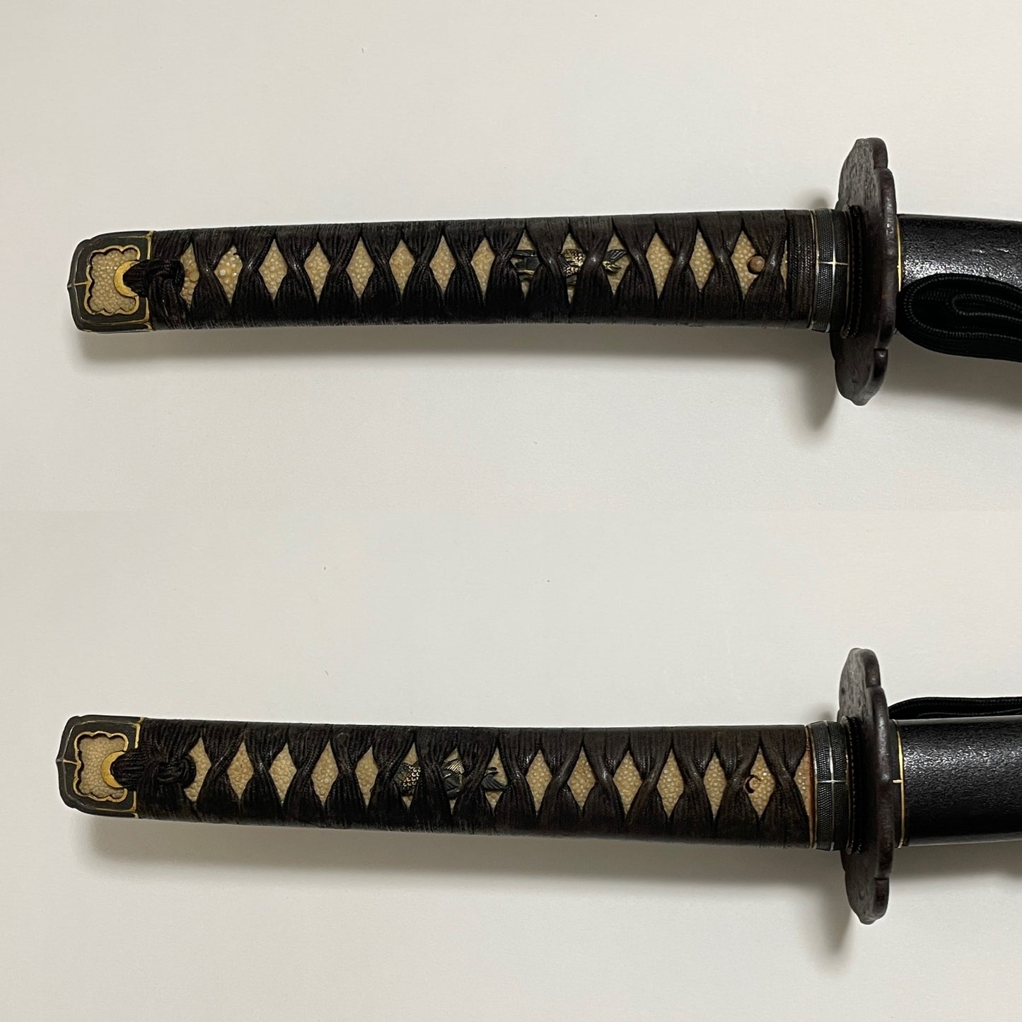 KATANA in HANDACHI-KOSHIRAE 半太刀拵, Late Muromachi period, 696mm (27.40 in.)