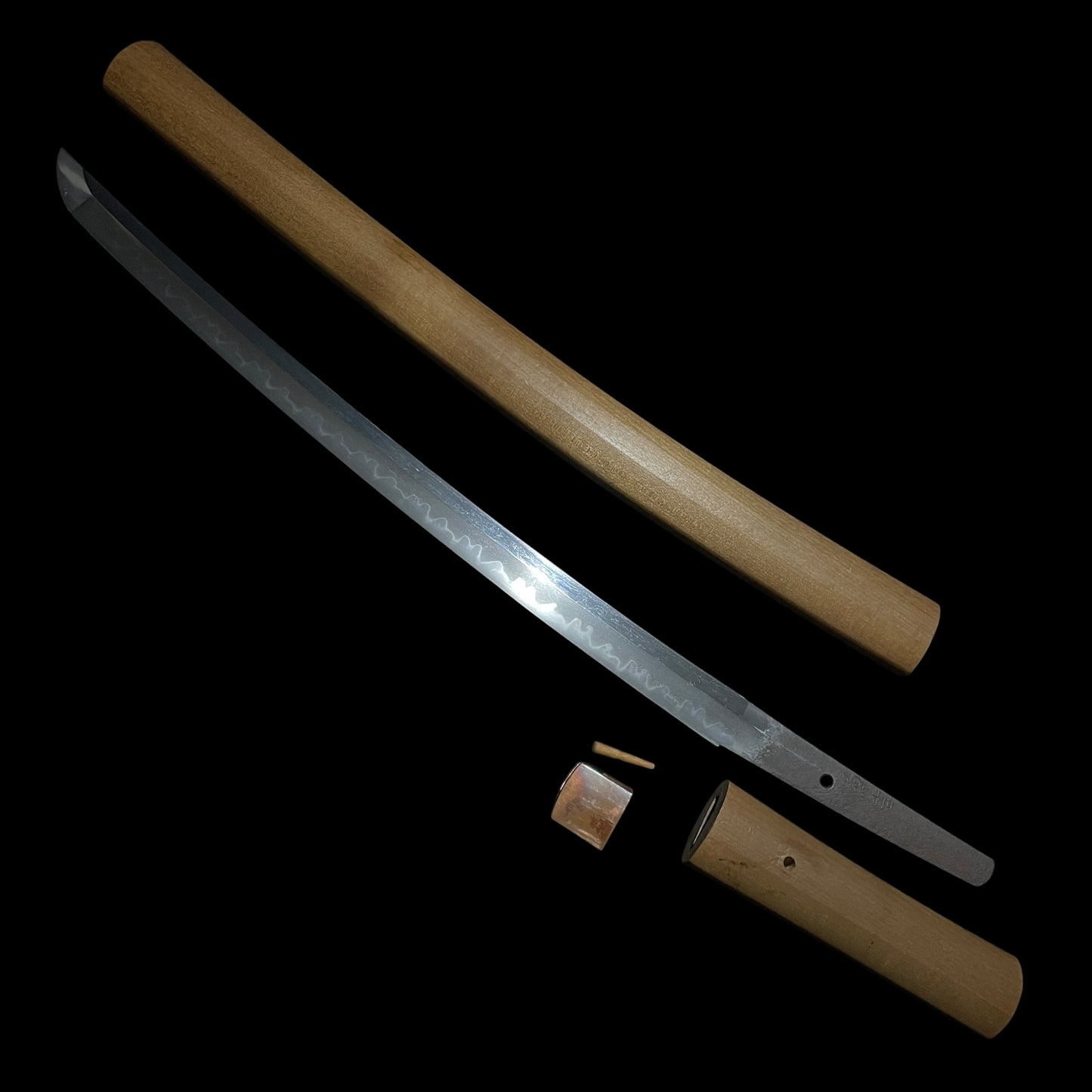 Gunome Hamon 互目刃文 Wakizashi, Kenyoshi 兼吉 signed, KOTO Muromachi period