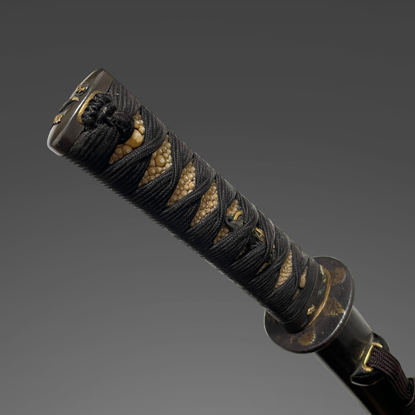 Ookissaki 大切先 Wakizashi, Mouse Fuchikashira 羽箒鼠縁頭, Yanagioni Kozuka, Edo period mumei