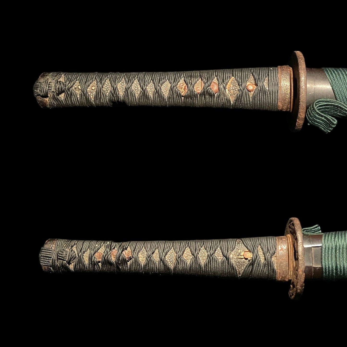 Amazing Hamon WAKIZASHI, Dragon Tsuba, Oosaka Shinto 大阪新刀, Edo period