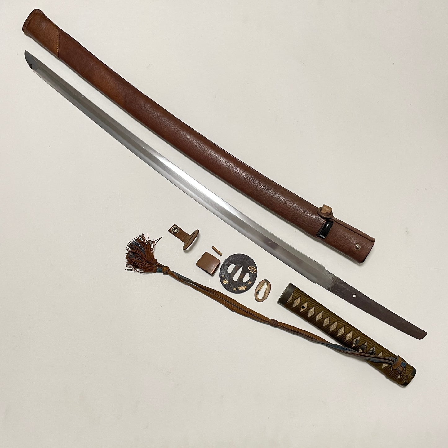 Ryakushiki-GUNTO 略式軍刀 with Tassel, Mantis Menuki, WW2 Japanese Army Sword