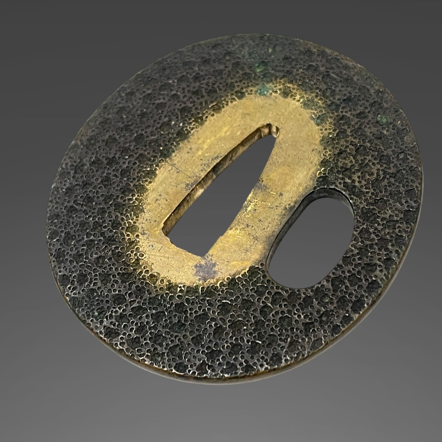 Kai-Mihara 貝三原 Shobuzukuri Wakizashi, Yoshinobu 好信 signed Fuchi,  Muromachi period