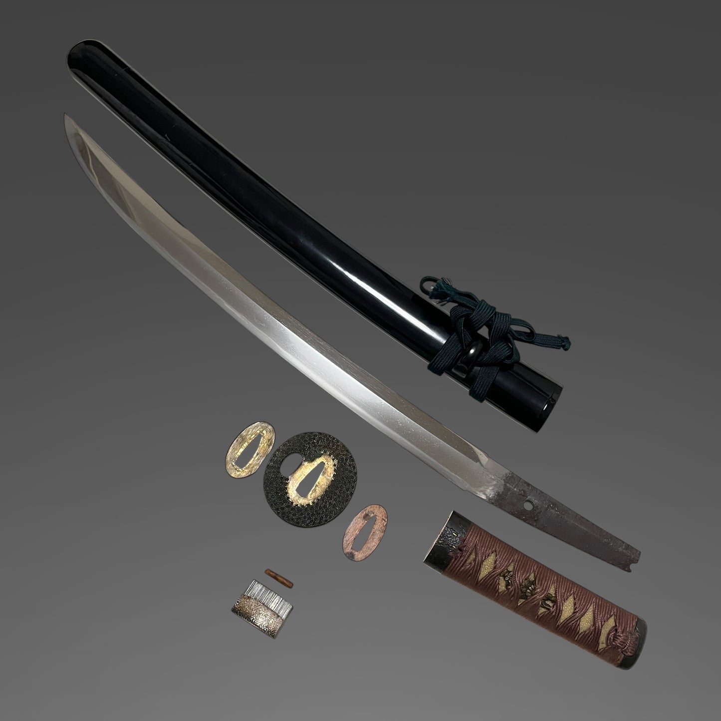 Kai-Mihara 貝三原 Shobuzukuri Wakizashi, Yoshinobu 好信 signed Fuchi,  Muromachi period
