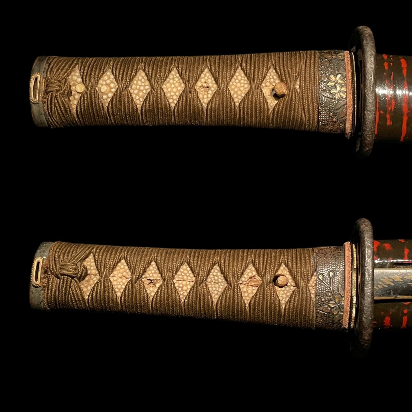 Banshuju Munenaga 播州住宗長 signed Red Wakizashi, with Kozuka, Edo period