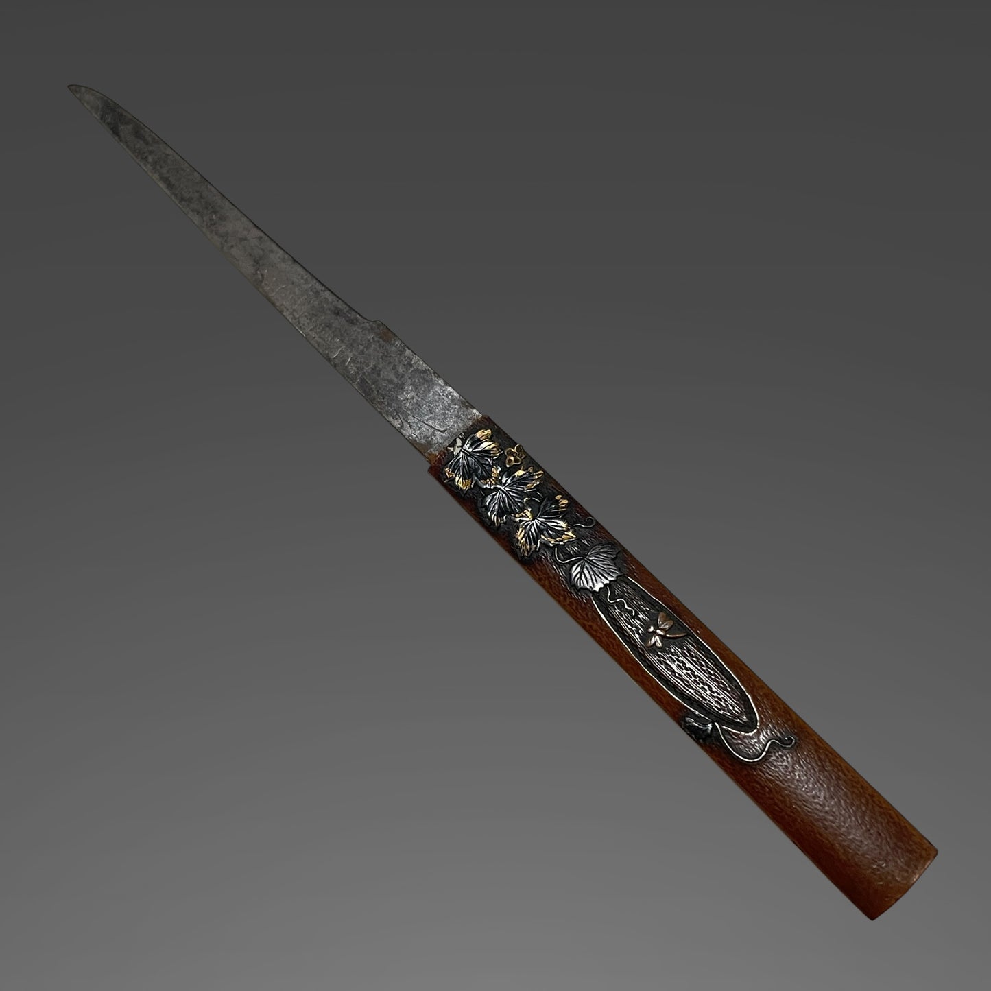Sukesada 祐定 signed Aikuchi Koshirae Sunnobi-TANTO, Copper Fittings with Kozuka