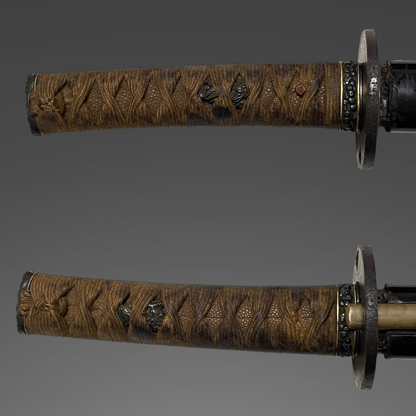 Pine needle Fuchikashira Long Wakizashi, Shishi Menuki, Muromachi period mumei