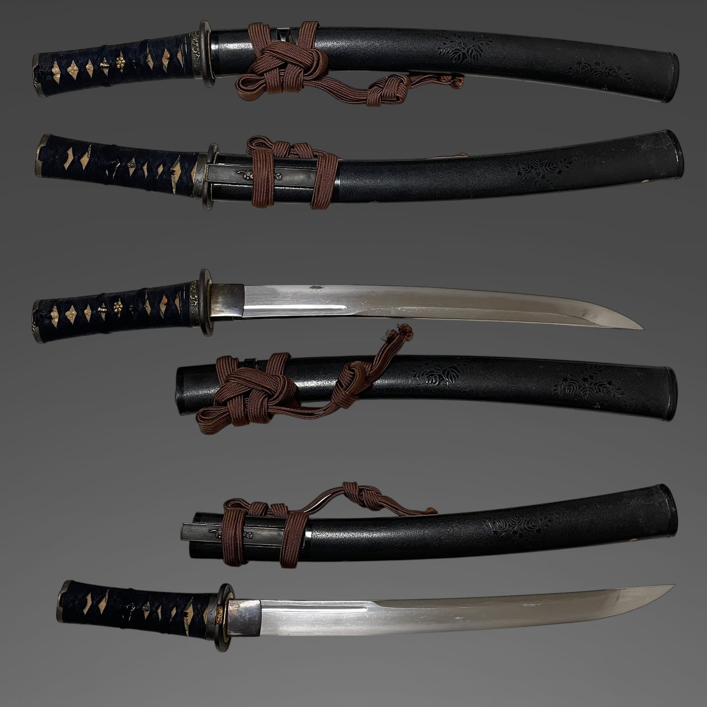 Unokubi-Zukuri 鵜首造 Wakizashi, Crab Fuchikashira, Signed Kozuka, Edo period mumei