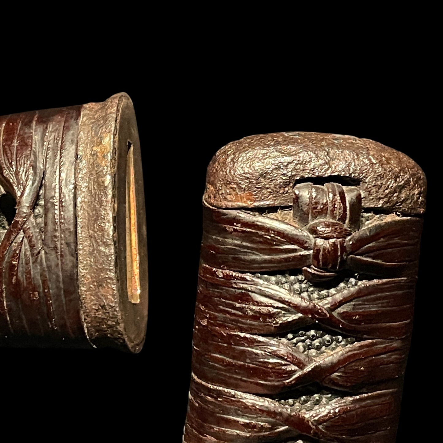 Masamehada 柾目肌 Red TANTO, Autumn leaves TSUBA, Muromachi period mumei