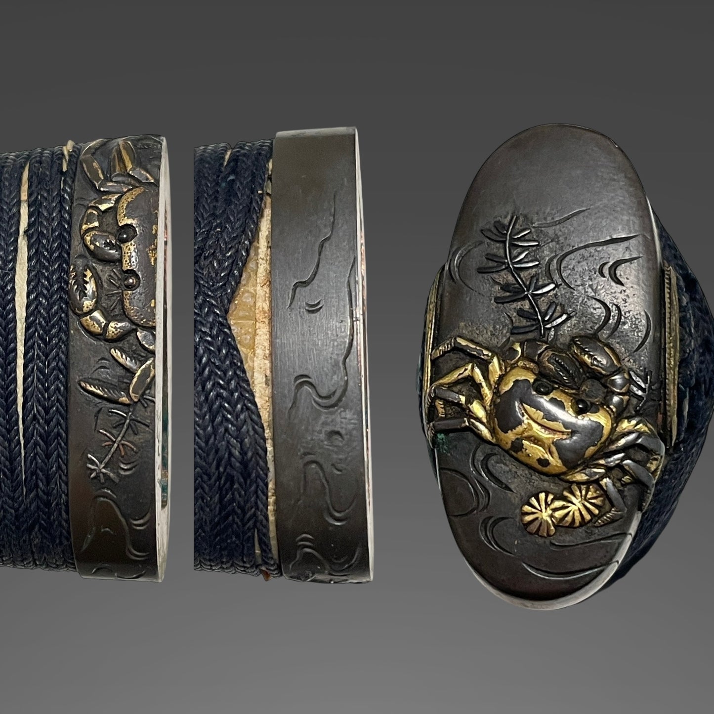 Unokubi-Zukuri 鵜首造 Wakizashi, Crab Fuchikashira, Signed Kozuka, Edo period mumei