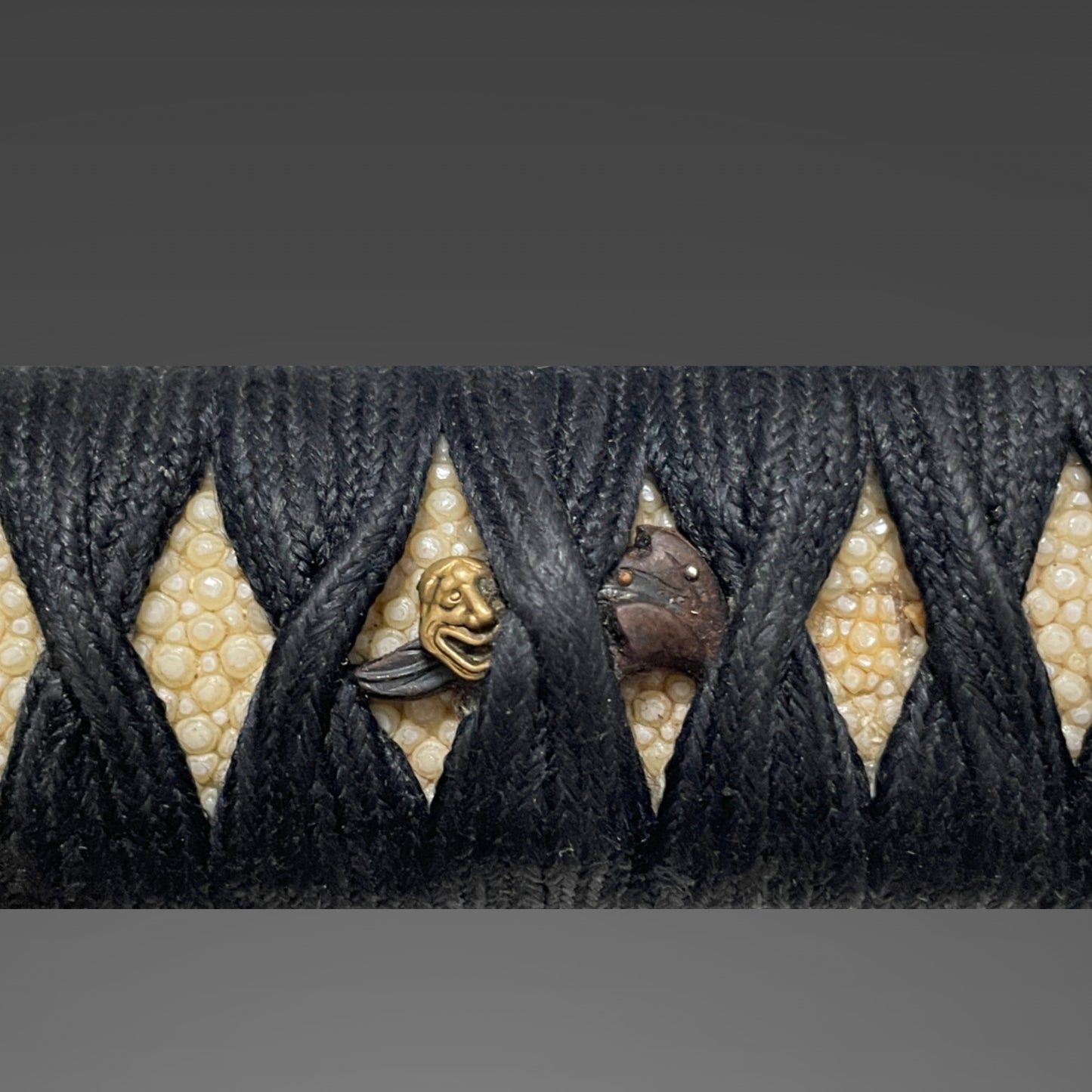 YOROIDOSHI 鎧通し TANTO, Thick Blade, Cherry blossoms Fuchikashira, Dragon and Tiger Kozuka