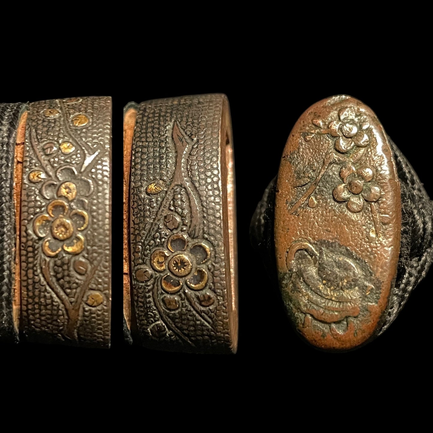 Black Suguha Wakizashi, Jinbutsu-Tsuba 人物図鍔, Edo period mumei