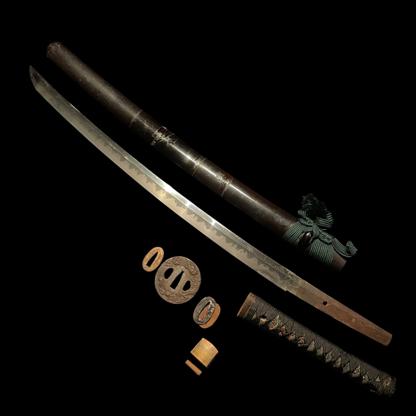 Amazing Hamon WAKIZASHI, Dragon Tsuba, Oosaka Shinto 大阪新刀, Edo period