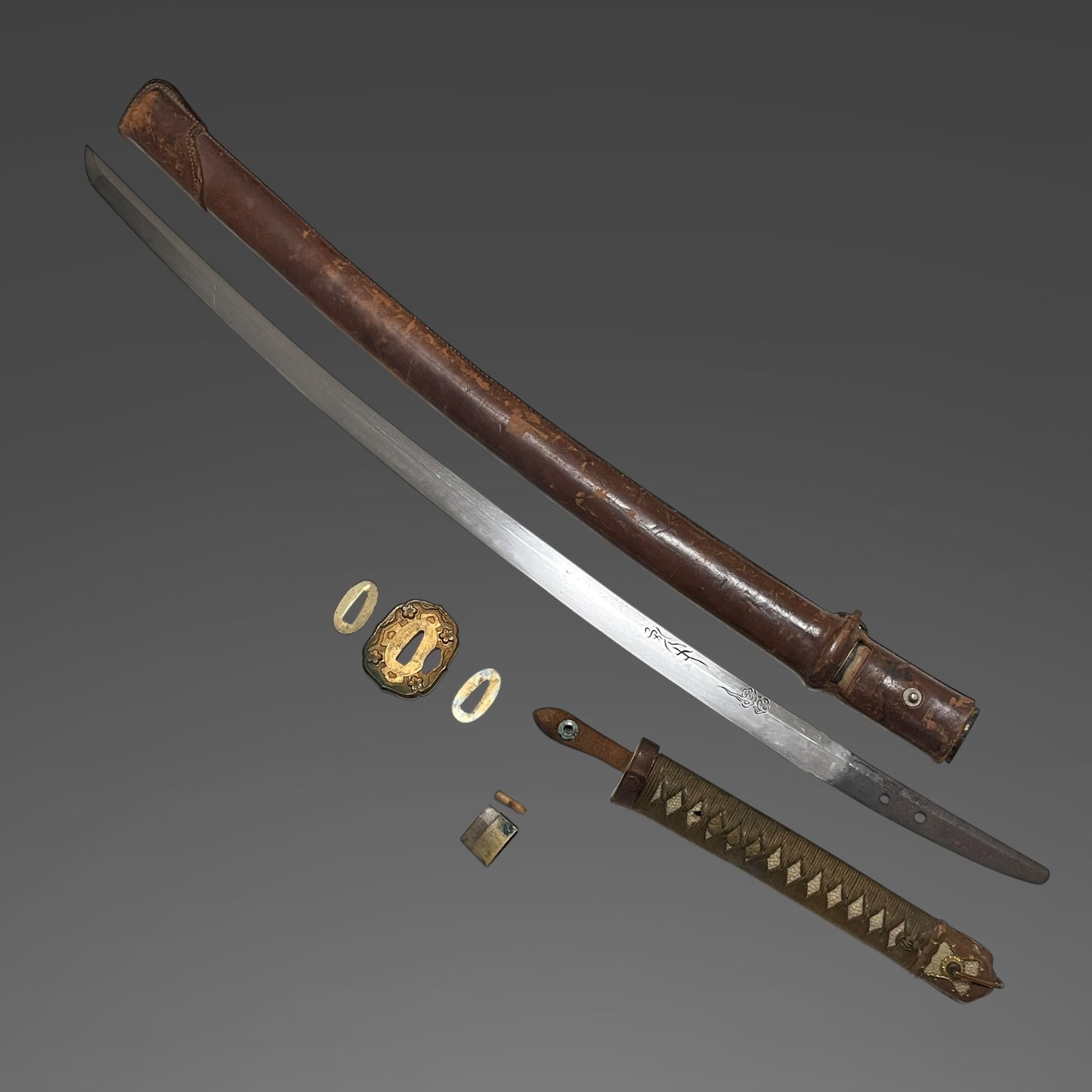 Sadatsugu 貞次 signed Ryakushiki GUNTO 略式軍刀, Horimono 彫物 blade, WW2 Japanese Officer Sword