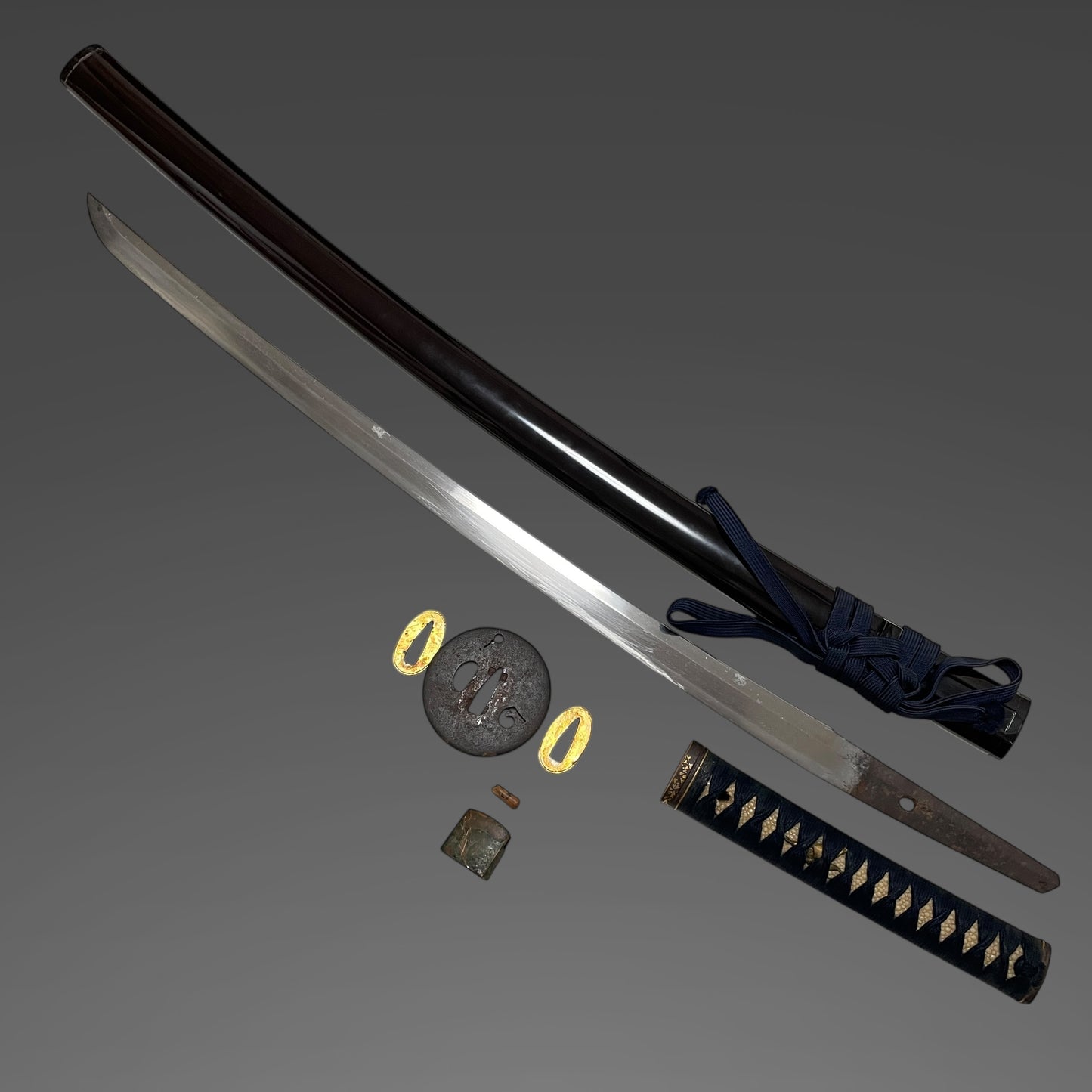 Long Black Wakizashi, Suguha 直刃, Gold inlay Fuchikashira, Edo period mumei