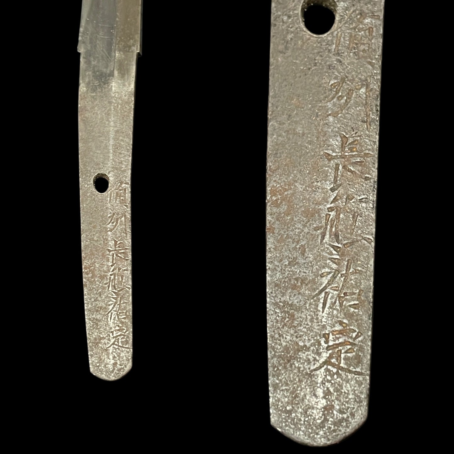 Daruma 達磨 Menuki Sukesada signd Wakizashi, Shigure 時雨 Tsuba, Kaga Fuchikashira