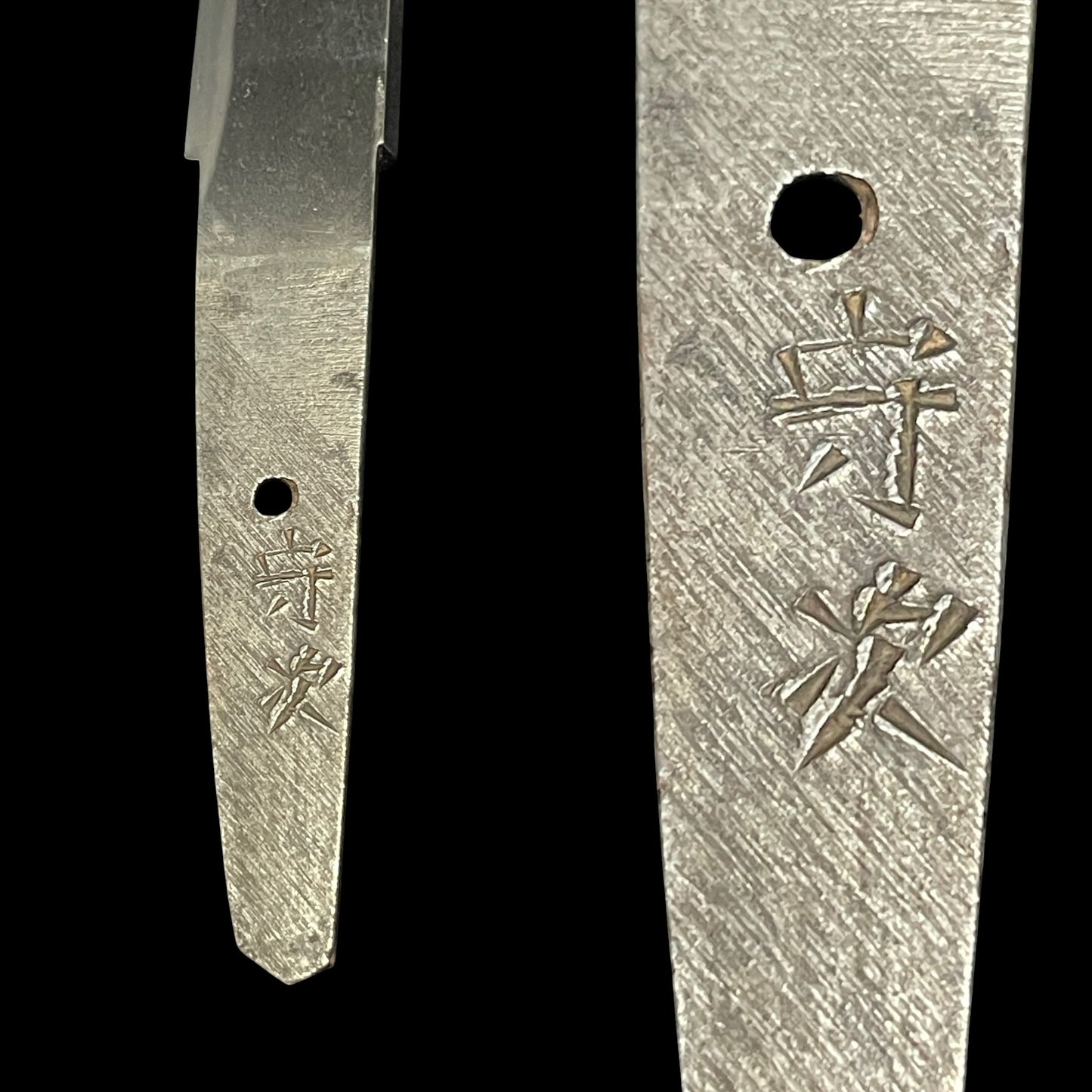 Dragon Fittings Unokubi TANTO, Moritsugu 守次 signed, with Kozuka, Late Edo period