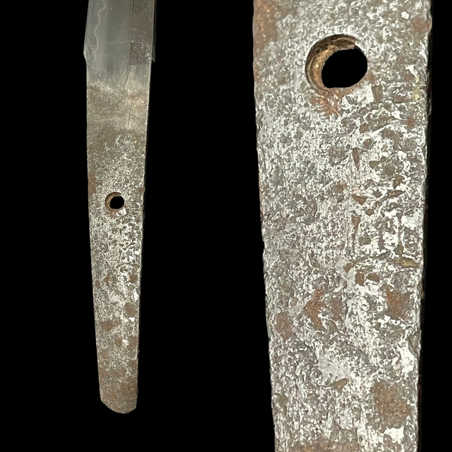 Yoshimichi 吉道 signed Long WAKIZASHI, Gunome-Hamon 互目刃文, Edo period