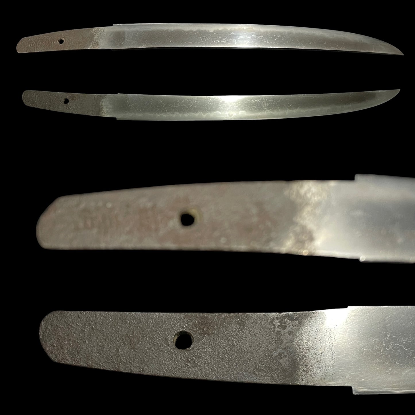 GUNOME-HAMON 互目刃文 TANTO, Kanekiyo 兼清 signed, Muromachi period