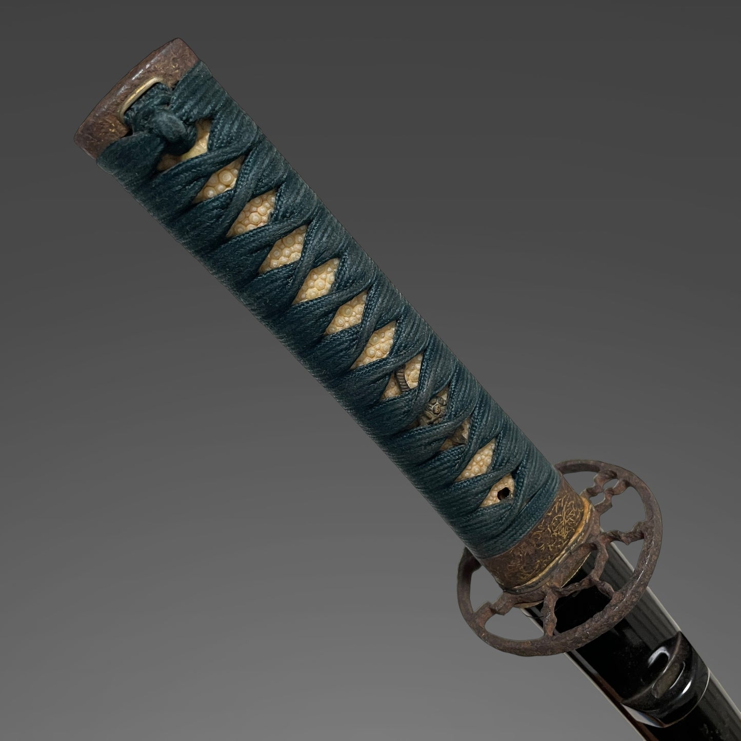 Izuminokami Kunisada 和泉守國貞 signed Wakizashi, with Kozuka, Edo period