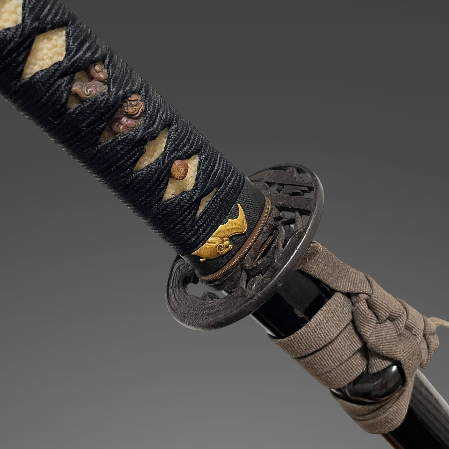 Bat Fuchi Long Wakizashi, Fuemakisaya 笛巻鞘,  Heianjo Masanobu 平安城正信 signed, Edo period