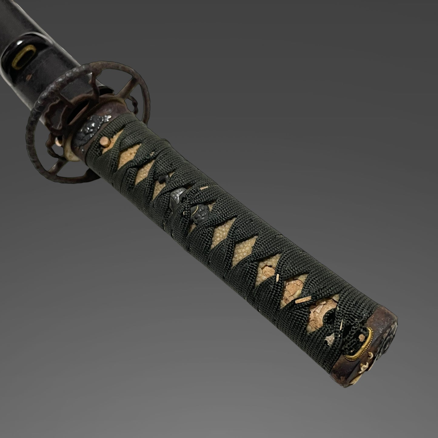 Amazing Hamon Wakizashi, Interesting Menuki, Peony Fuchikashira, Edo period mumei